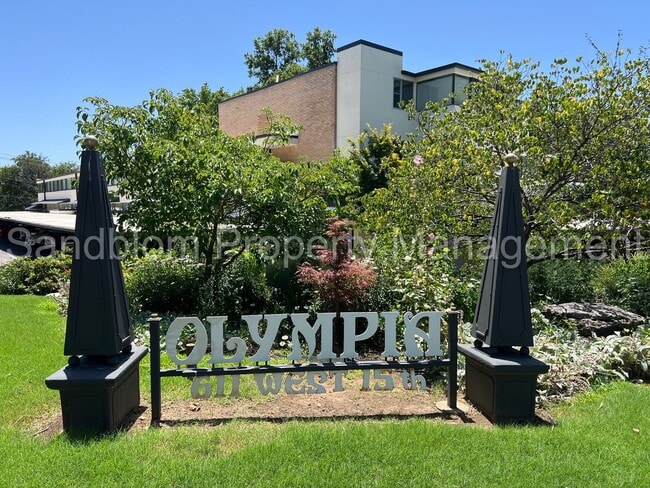 property at 611 W 15th St