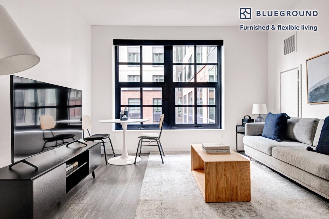 89 E Dedham St in Boston, MA - Building Photo
