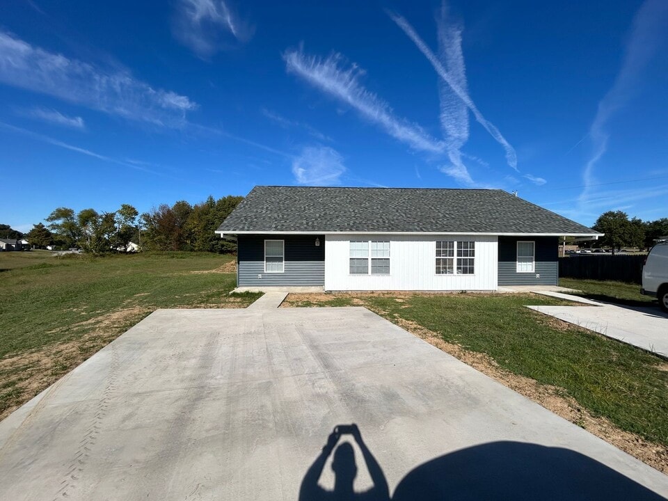 58-60 Morning Dr in Brownsville, TN - Building Photo