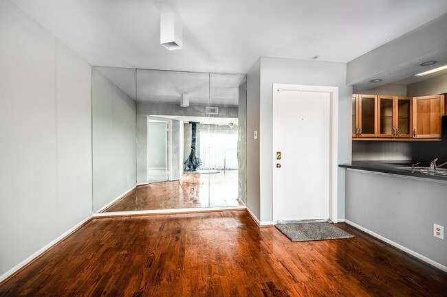 property at 3085 Walnut Bend Ln