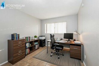 3313 W Harmont Dr, Unit 2 in Phoenix, AZ - Building Photo - Building Photo