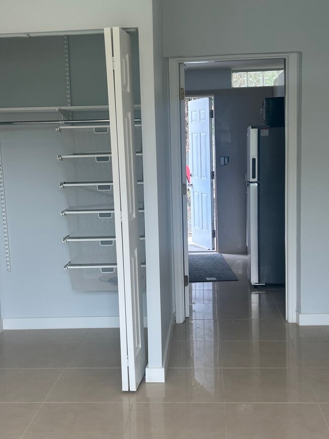 6859 SW 37th St in Miami, FL - Building Photo - Building Photo
