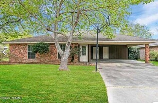 403 Yvette Marie Dr in Lafayette, LA - Building Photo