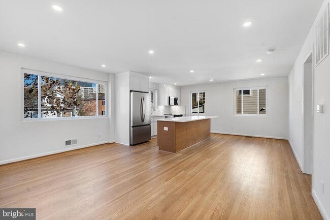 618 19th St S, Unit B in Arlington, VA - Building Photo - Building Photo