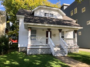 308 E Clark St in Champaign, IL - Foto de edificio - Building Photo