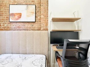 Furnished room/NOT APARTMENT in Brooklyn, NY - Foto de edificio - Building Photo