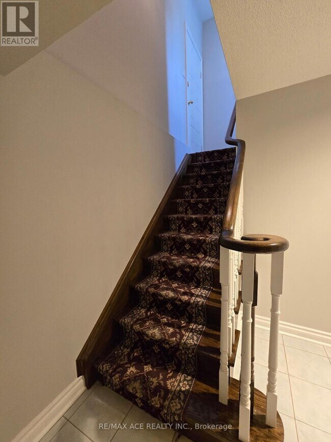 25 Pilkington Crescent in Vaughan, ON - Building Photo - Building Photo