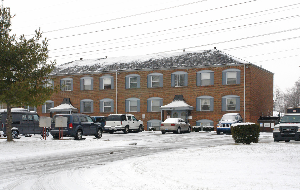 Woodbrook Apartments in Louisville, KY - Building Photo