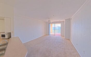 4170 Central Sarasota Pkwy in Sarasota, FL - Foto de edificio - Building Photo