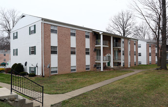 Eastwood Arms in Niles, OH - Building Photo - Building Photo