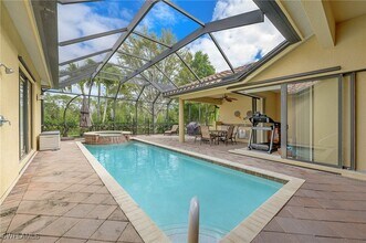 975 Tivoli Ct in Naples, FL - Building Photo - Building Photo