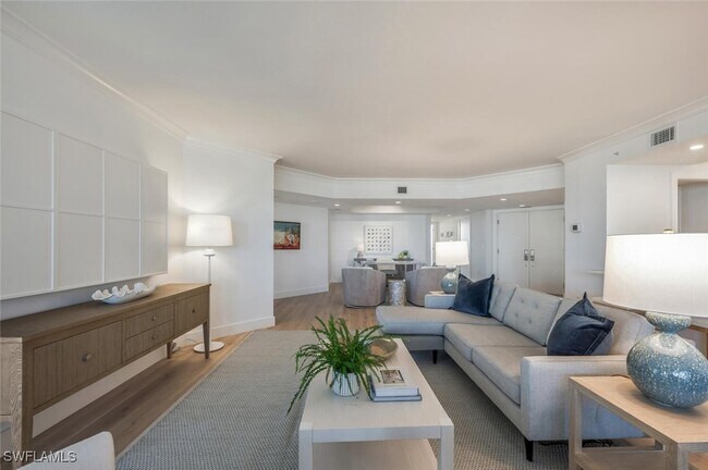 property at 4021 Gulf Shore Blvd N