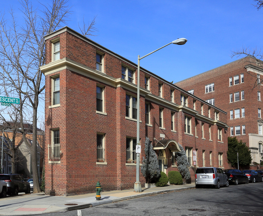 1685 Crescent Pl NW in Washington, DC - Building Photo