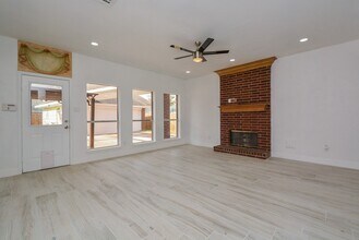 5743 Henniker Dr in Houston, TX - Building Photo - Building Photo