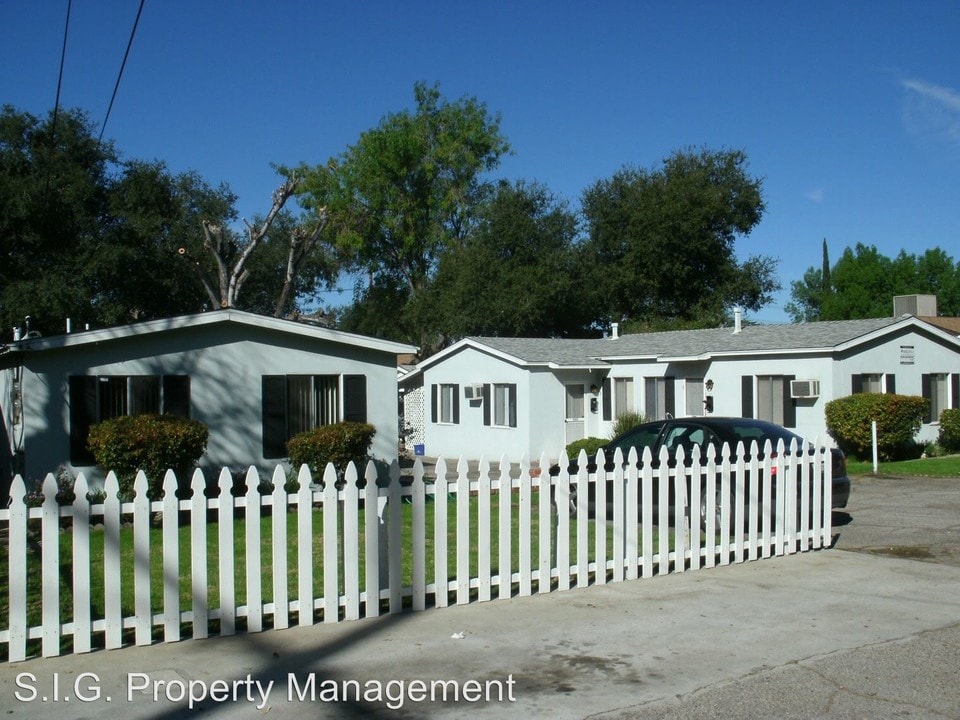 10313 Eldora Ave in Los Angeles, CA - Foto de edificio