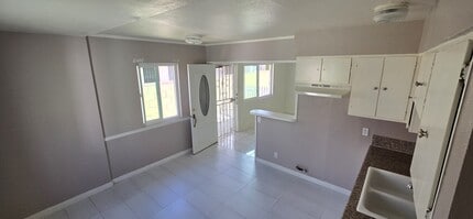 23401 Catskill Ave, Unit Duplex Rear Unit in Carson, CA - Foto de edificio - Building Photo
