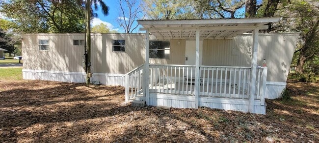 property at 808 E Chestnut Ave