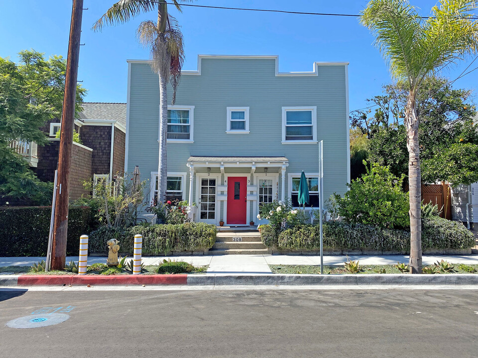 308 W De la Guerra St in Santa Barbara, CA - Building Photo