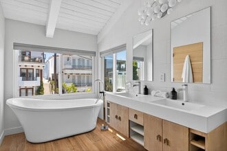 233 2nd St. in Manhattan Beach, CA - Building Photo - Building Photo