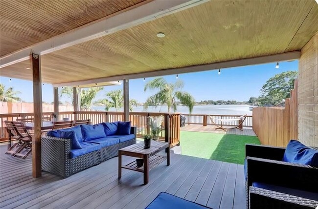 2413 SW 58th Manor in Fort Lauderdale, FL - Building Photo - Building Photo