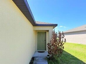 11244 Linden Depot Rd in San Antonio, FL - Foto de edificio - Building Photo