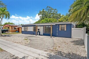 2406 N 28th Ave in Hollywood, FL - Building Photo