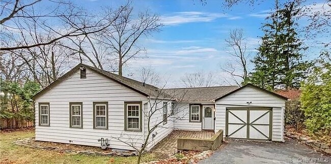 property at 40 Woodland Dr