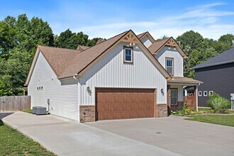 338 Crusaw Dr in Clarksville, TN - Building Photo - Building Photo