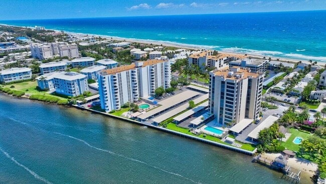 2220 S Ocean Blvd in Delray Beach, FL - Building Photo - Building Photo