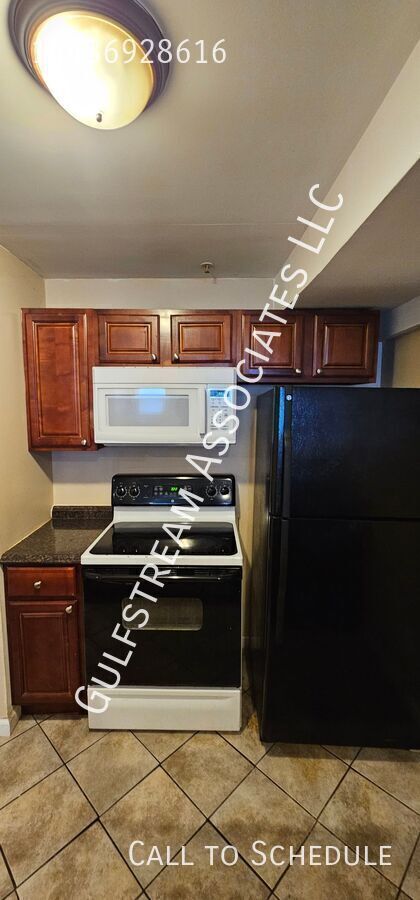 219 1/2 E North Ave in Baltimore, MD - Building Photo - Building Photo