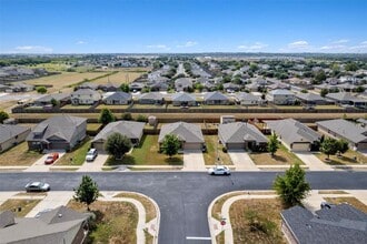 300 Camellia Dr in Hutto, TX - Building Photo - Building Photo