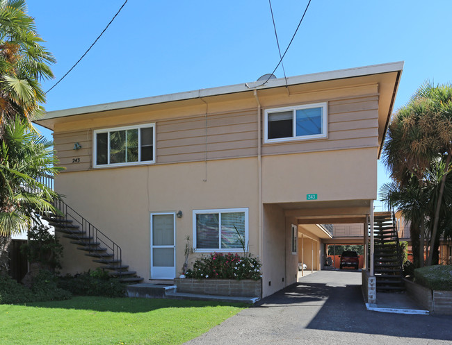 Chumalia Apartments in San Leandro, CA - Building Photo - Building Photo