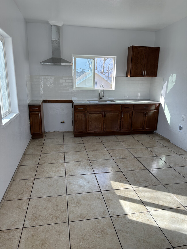 2215 E Tyler Ave, Unit A in Fresno, CA - Foto de edificio - Building Photo