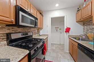 3790 Lyndhurst Dr, Unit 3790 Lyndhurst Dr in Fairfax, VA - Building Photo - Building Photo
