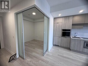 39 Roehampton Ave in Toronto, ON - Building Photo - Building Photo