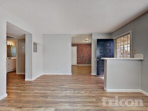 1901 Georgina Dr in Olivehurst, CA - Foto de edificio - Building Photo