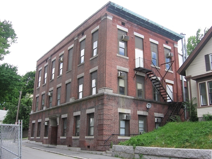 10 Pleasant St in Fitchburg, MA - Building Photo