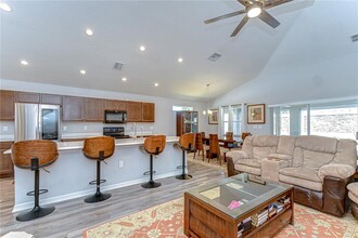 6731 Castle Green Pl in Zephyrhills, FL - Building Photo - Building Photo