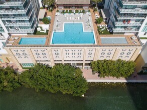 300 Sunny Isles Blvd, Unit 4-1805 in Sunny Isles Beach, FL - Building Photo - Building Photo