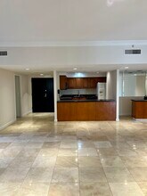 10445 Wilshire Blvd, Unit 305 in Los Angeles, CA - Foto de edificio - Building Photo