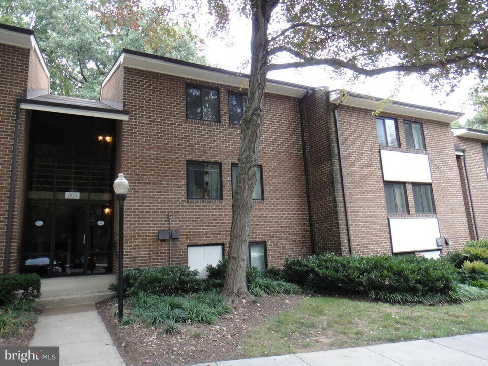 1523 Northgate Square in Reston, VA - Building Photo