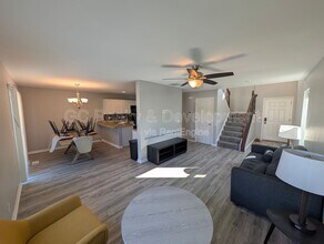 646 Vine St in Hampshire, IL - Foto de edificio - Building Photo