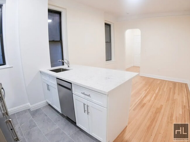 EAST 82 STREET in New York, NY - Building Photo - Building Photo