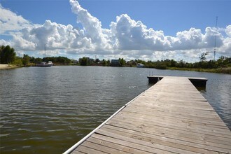 238 Debbie Ln in San Leon, TX - Building Photo - Building Photo