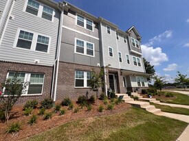 Room in Townhome on Memorial Pkwy in Charlotte, NC - Building Photo