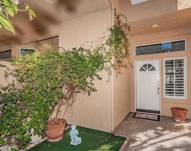 11386 Camino Playa Cancun in San Diego, CA - Building Photo - Building Photo