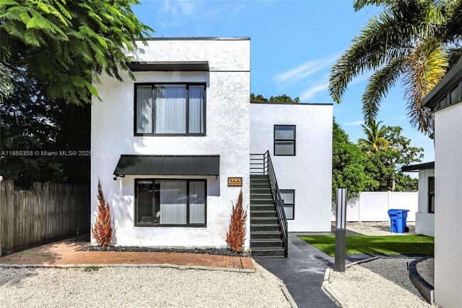 3661 NE 11th Ave in Oakland Park, FL - Building Photo - Building Photo