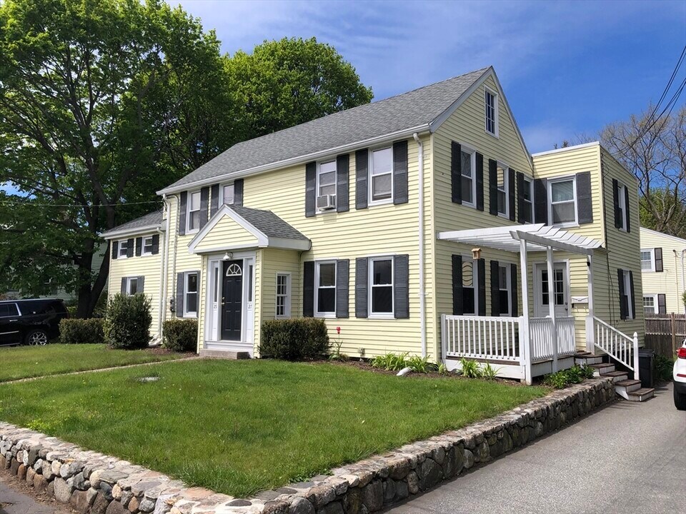 27 Kilby St in Woburn, MA - Building Photo