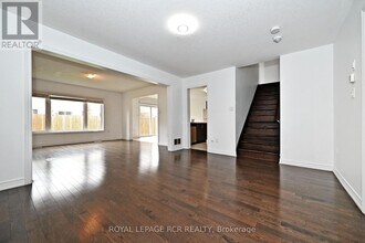 19 Knotty Pine Ave in Cambridge, ON - Building Photo - Building Photo