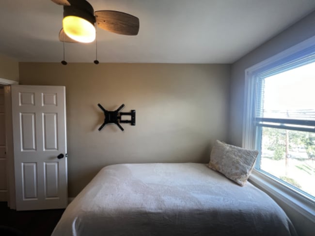property at 1604 Lochwood Rd